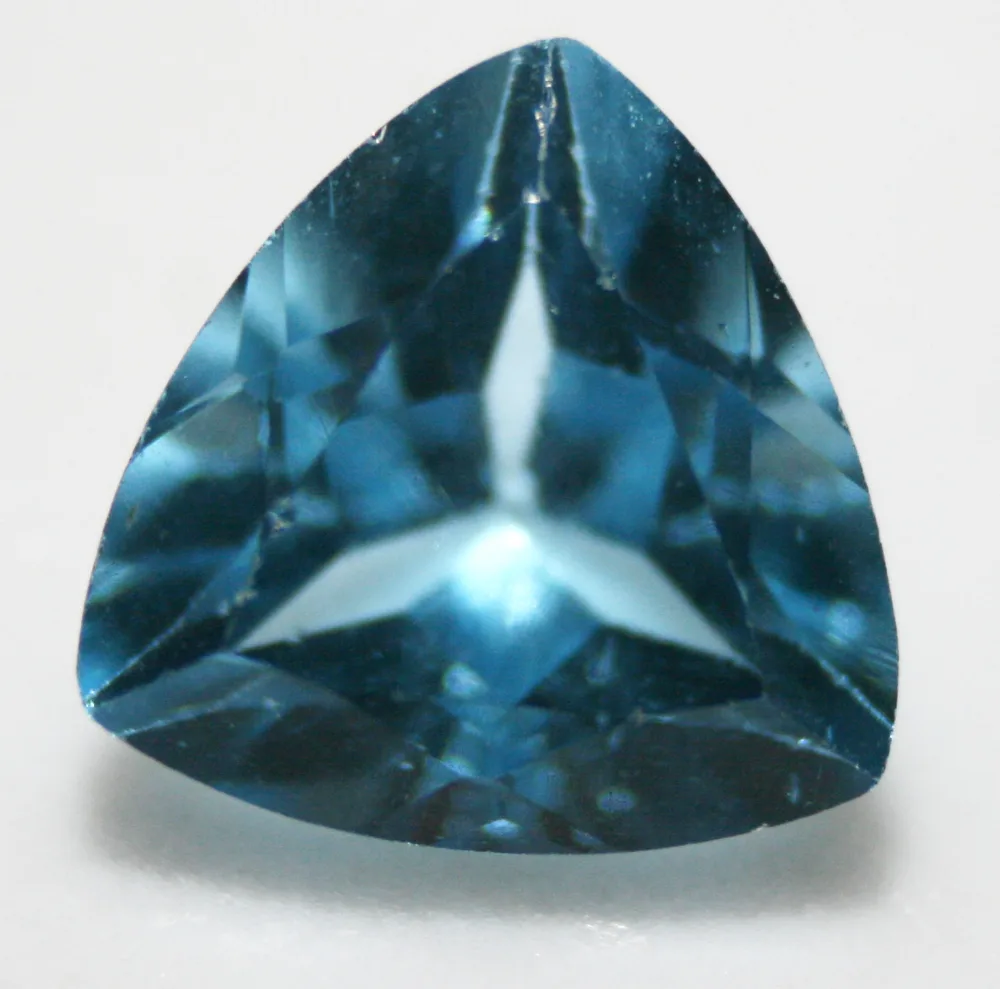 Топаз London Blue огранки триллион